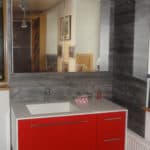 meuble-salle-de-bain-rouge-blanc